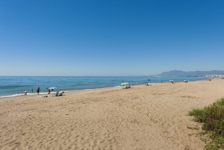 luksus-first-line-strand-lejligheder-los-monteros-beach