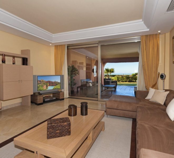 luksus-first-line-strand-lejligheder-los-monteros-livingroom1