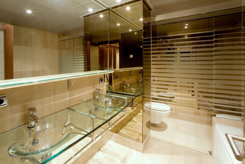 luksus-first-line-strand-lejligheder-nær-marbella-bathroom2