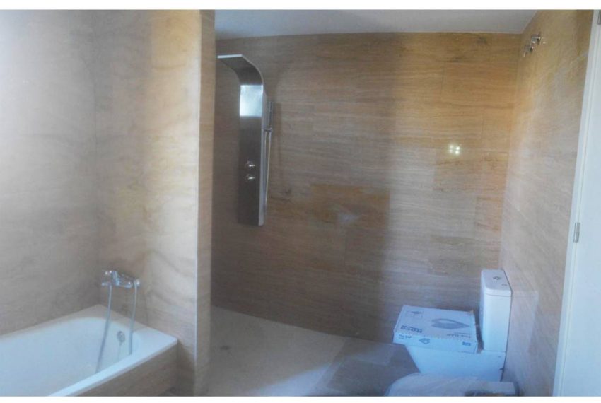 Detached-Moderne-Villa-Elviria-Marbella-bathroom