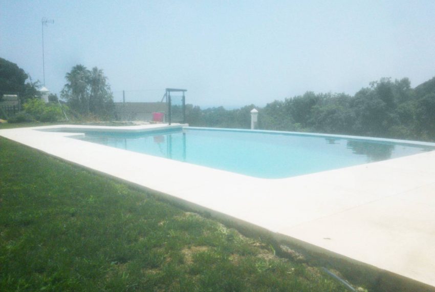 Detached-Moderne-Villa-Elviria-Marbella-pool