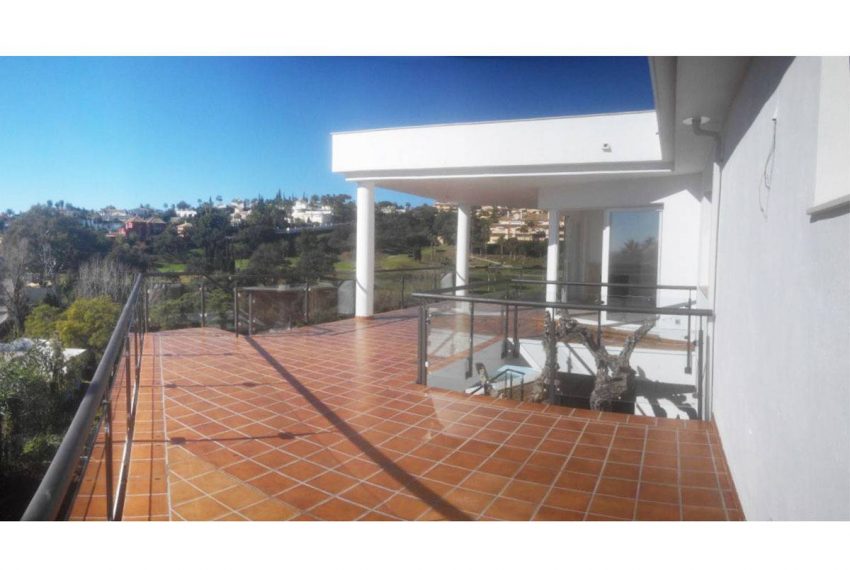 Detached-Moderne-Villa-Elviria-Marbella-terrasset