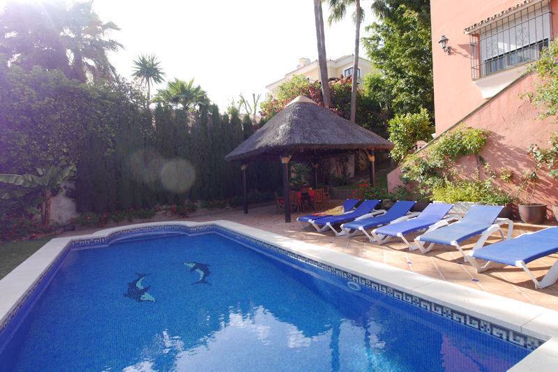 Fabelagtig-villa-til-salg-El-Rosario-pool