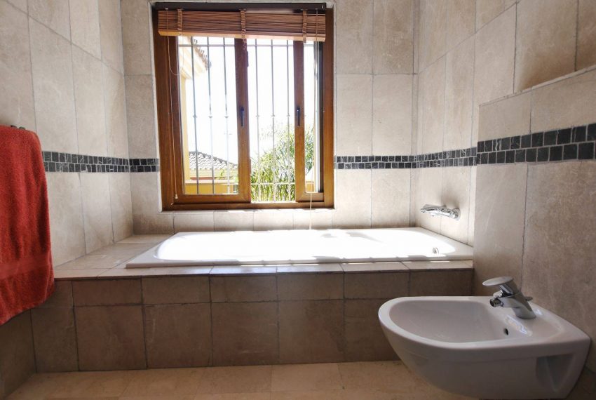 Flot-villa-naer-Marbella-bathroom