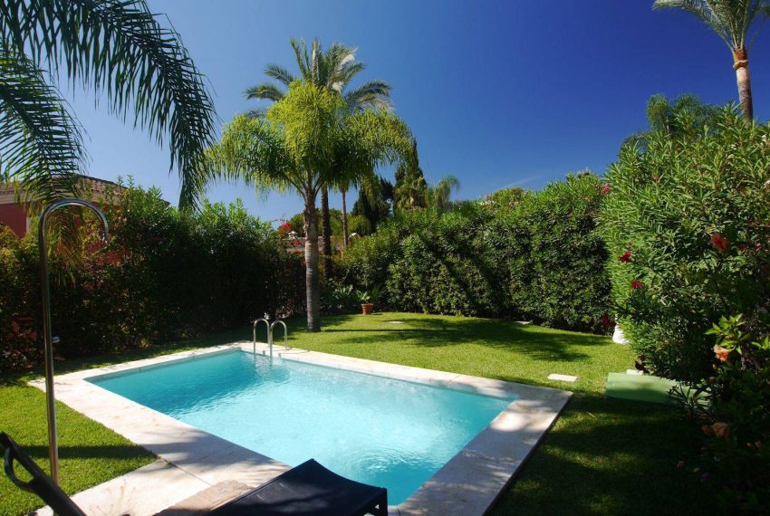 Flot-villa-naer-Marbella-pool2