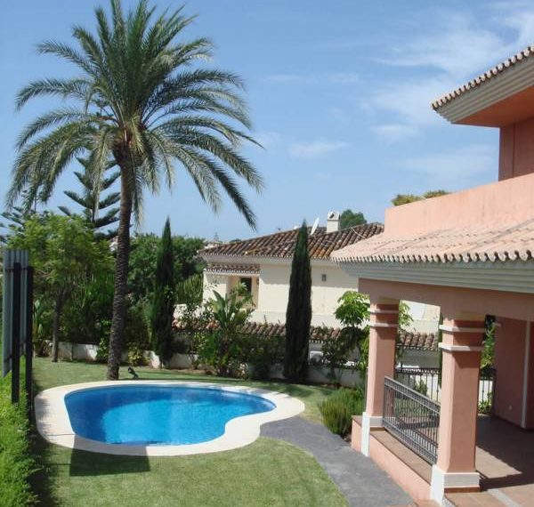 Luksus-frontline-golf-Villa-Marbella-gardenview