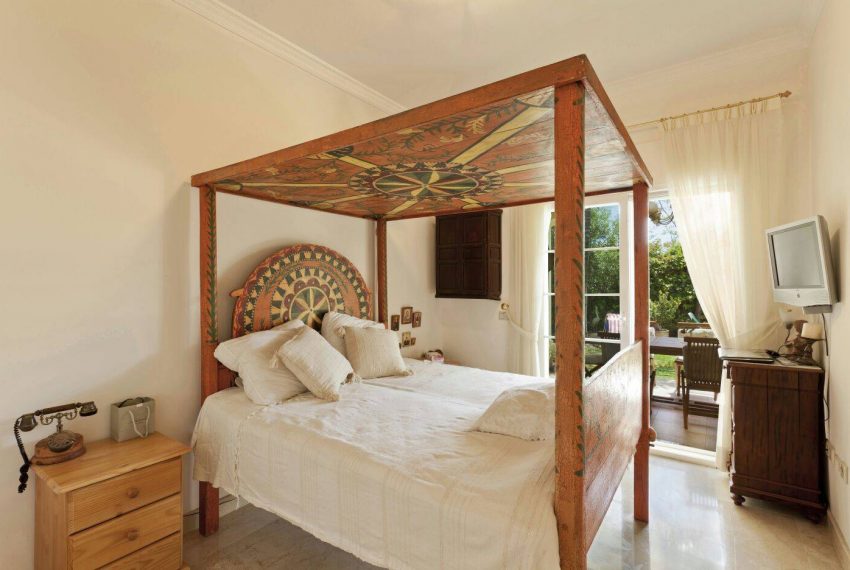 Smuk-villa-Golden-Mile-Marbella-bedroom