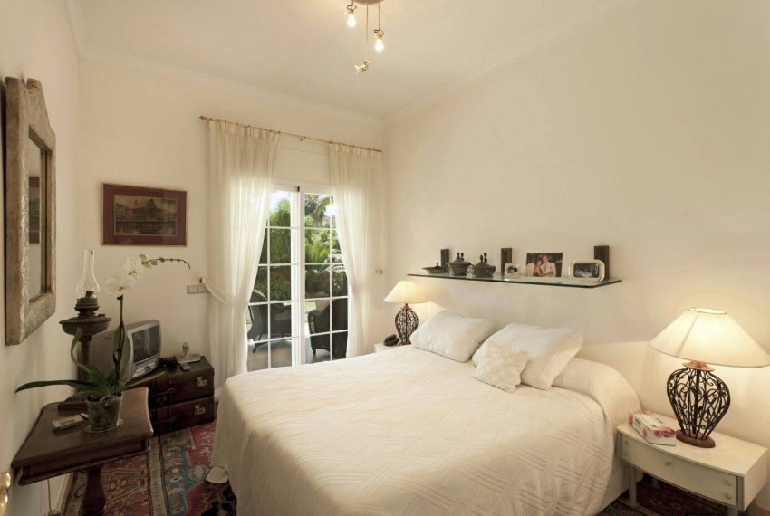 Smuk-villa-Golden-Mile-Marbella-bedroom1