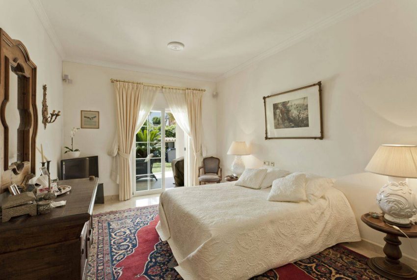 Smuk-villa-Golden-Mile-Marbella-bedroom2
