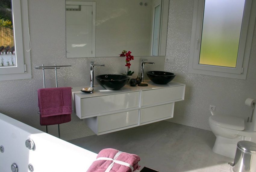 Vidunderlig-villa-til-salg-i-Marbella-bathroom1