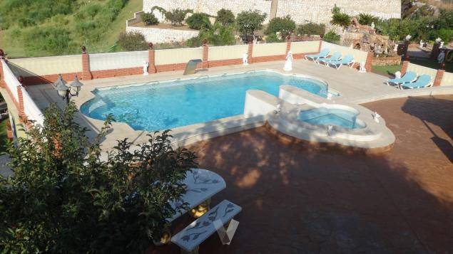 Villa-med-stor-grund-i-La-Cala-de-Mijas-pool