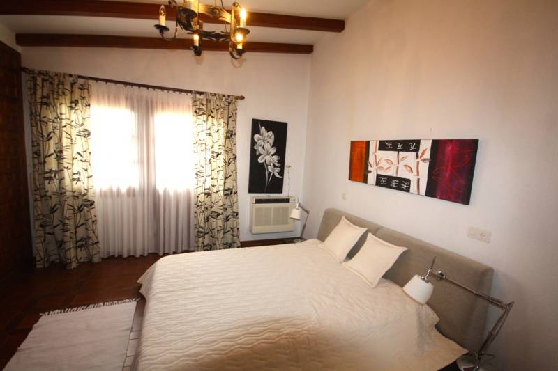 hermosa-villa-i-calahonda-til-salg-bedroom2