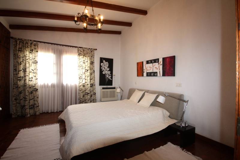 hermosa-villa-i-calahonda-til-salg-bedroom3