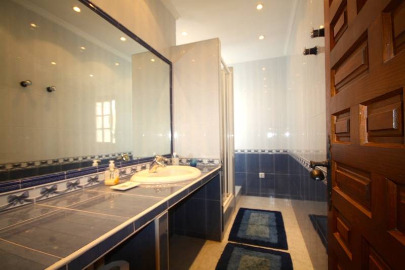 smuk-villa-til-salg-i-Calahonda-bathroom