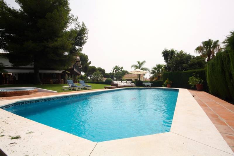 smuk-villa-til-salg-i-Calahonda-pool