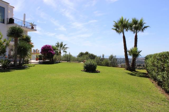 stunning-villa-til-salg-La-Quinta-garden2