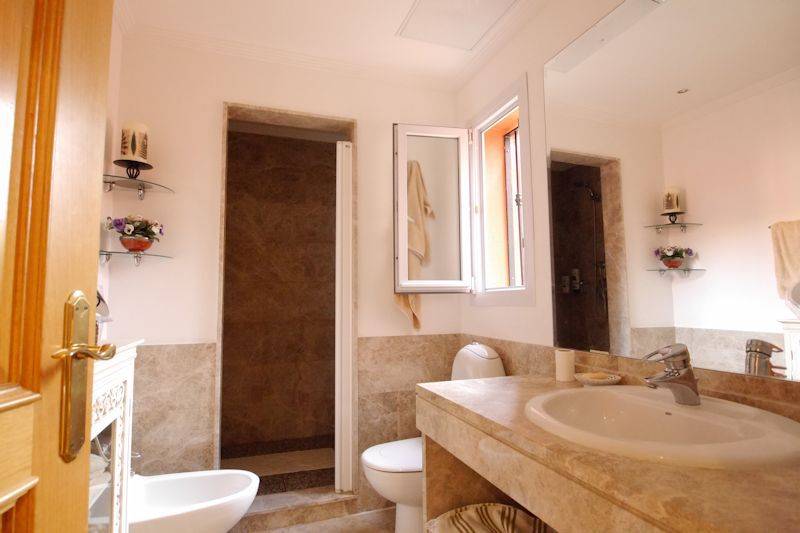 Hus-til-salg-i-Santa-Clara-Marbella-bathroom