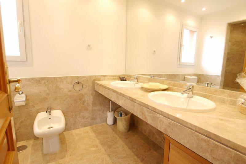 Hus-til-salg-i-Santa-Clara-Marbella-bathroom2