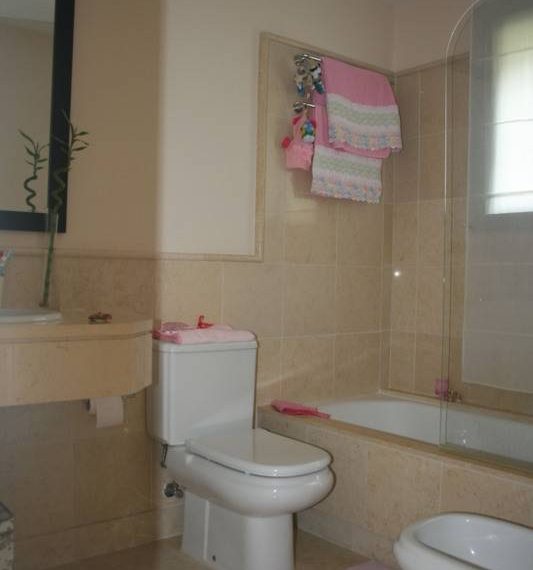 Lejlighed-i-Atalaya-til-salg-bathroom1