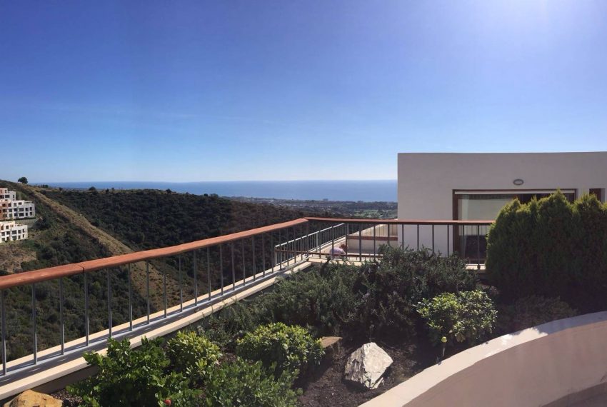 Penthouse-i-Los-Monteros-Marbella-til-salg-view