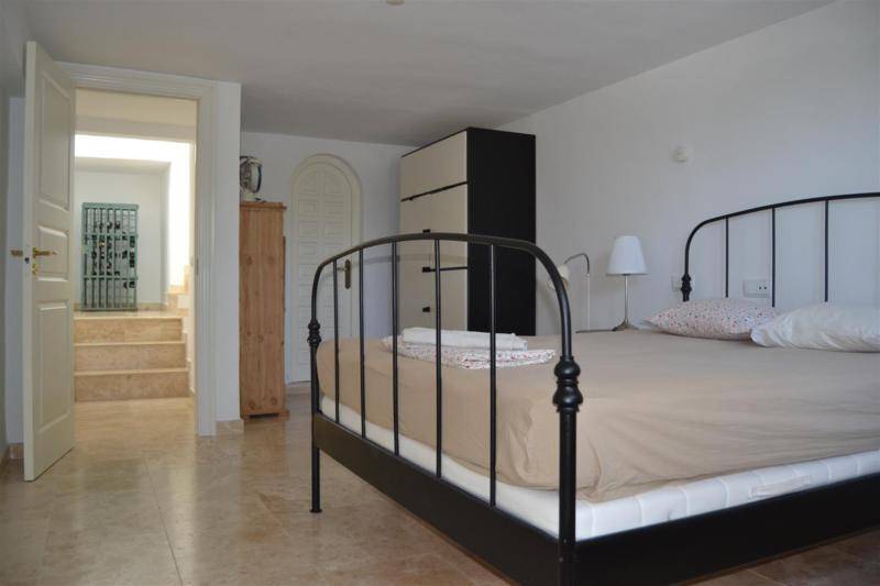 Smuk-Villa-i-Mijas-til--salg-bedroom1