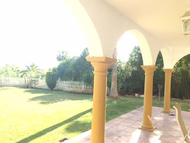 Smuk-Villa-til-salg-i-Marbella-patio