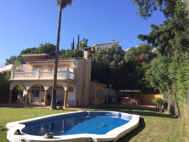 Smuk-Villa-til-salg-i-Marbella-pool