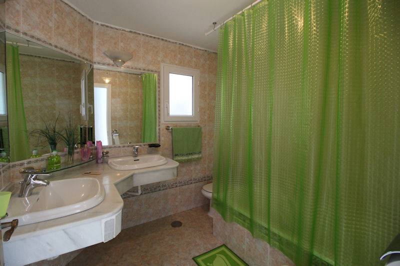 Smuk-Villa-til-salg-i-Reserva-de-Marbella-bathroom