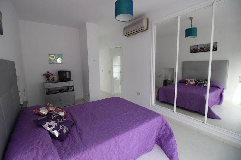 Smuk-Villa-til-salg-i-Reserva-de-Marbella-bedroom2