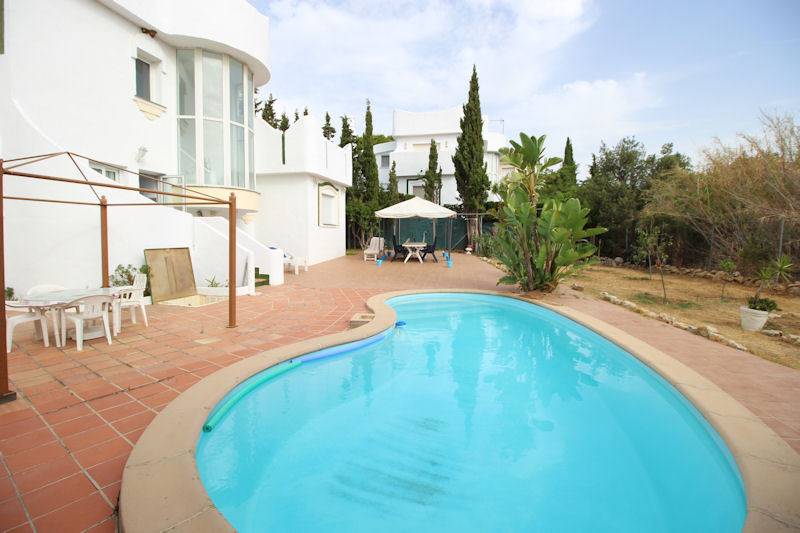 Smuk-Villa-til-salg-i-Reserva-de-Marbella-pool