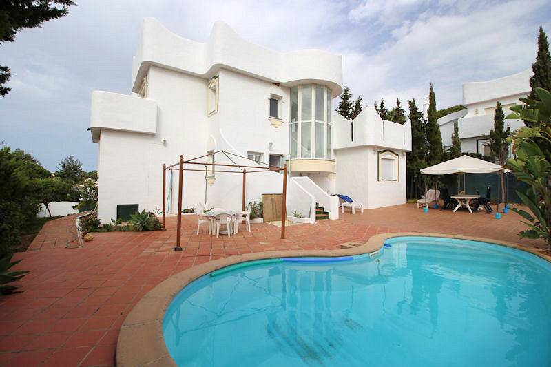 Smuk-Villa-til-salg-i-Reserva-de-Marbella-pool4