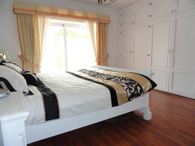 Stor-Villa-til-salg-i-Benalmadena-bedroom