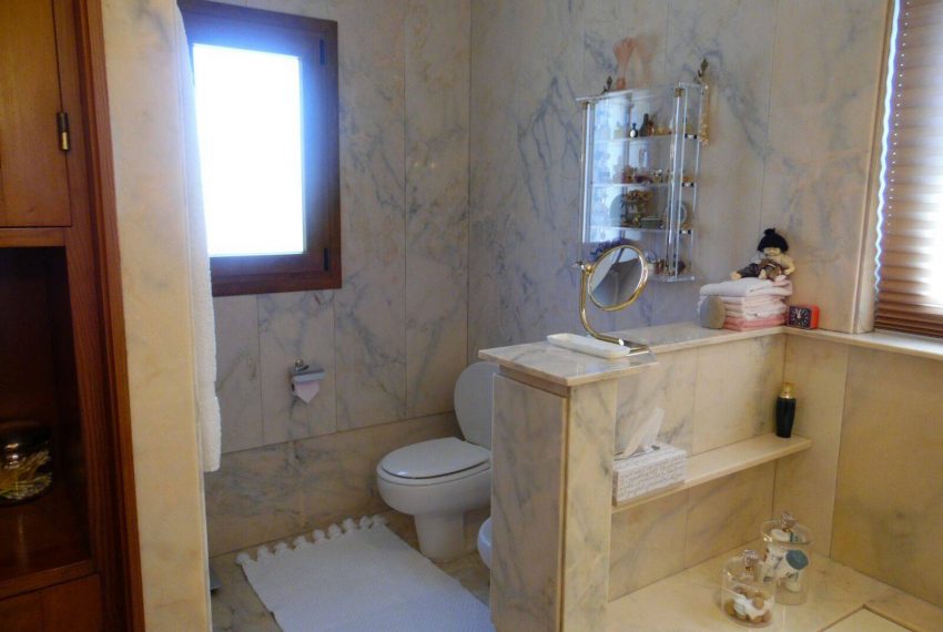 Villa-i-Rio-Real-Marbella-til-salg-bathroom1