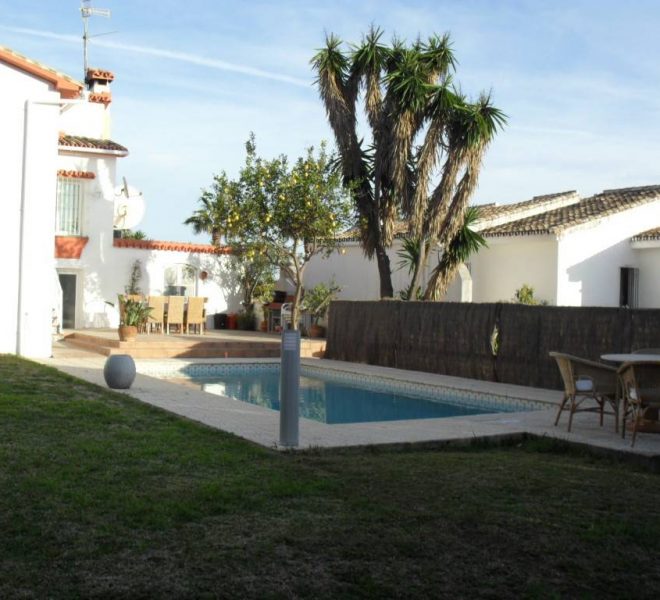 Villa-til-salg-Riviera-del-Sol-pool