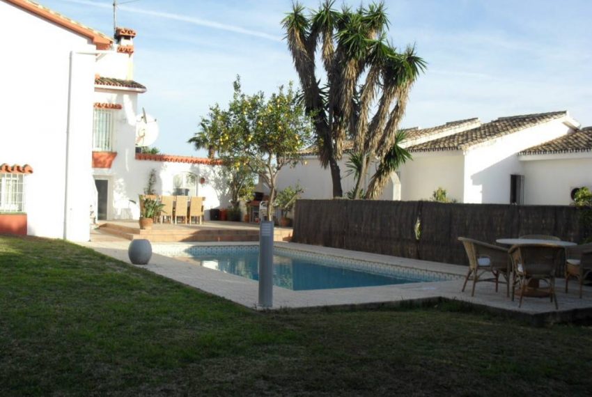 Villa-til-salg-Riviera-del-Sol-pool