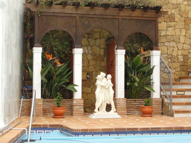 Villa-til-salg-i-El-Rosario-Marbella-pool1