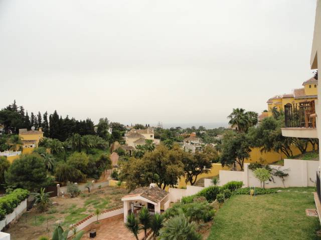 Villa-til-salg-i-El-Rosario-Marbella-view2
