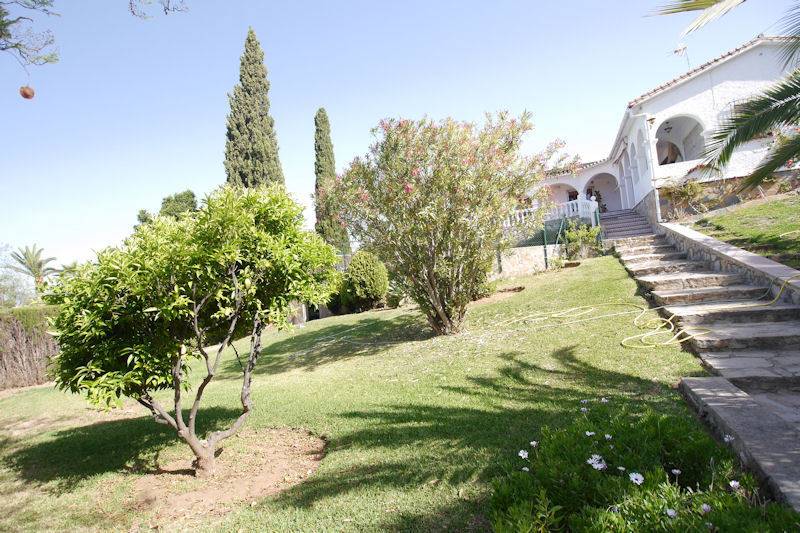 Villa-til-salg-i-Elviria-Marbella-garden