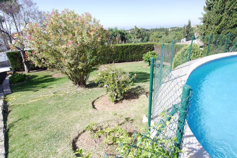 Villa-til-salg-i-Elviria-Marbella-garden4